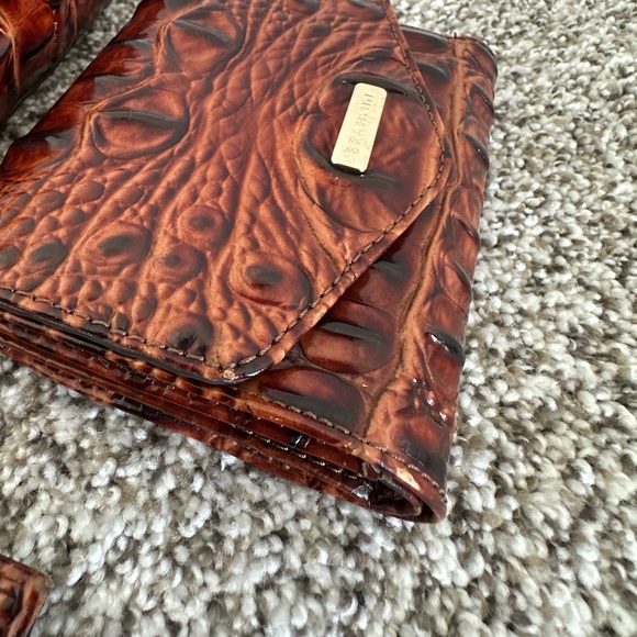 Brahmin Croc Embossed Crossbody Bag and Wallet - Picture 9 of 9